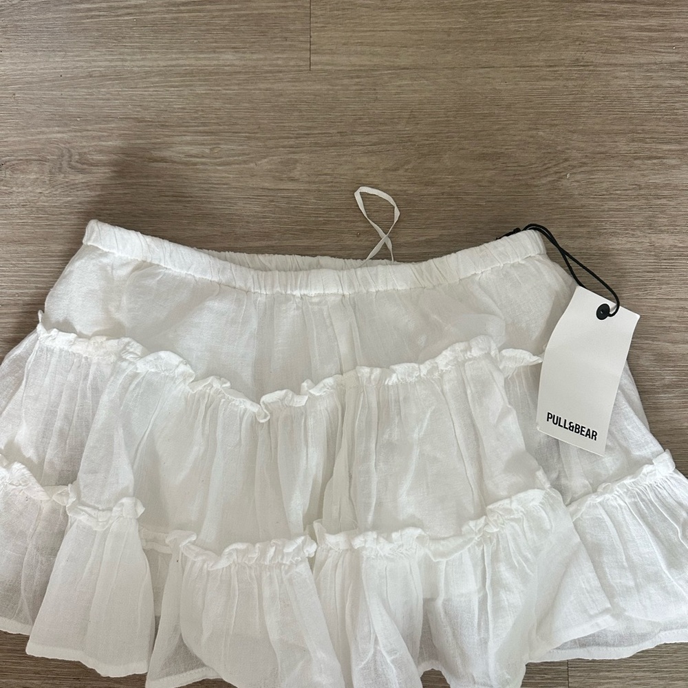 Pull&Bear White Ruffled Skirt